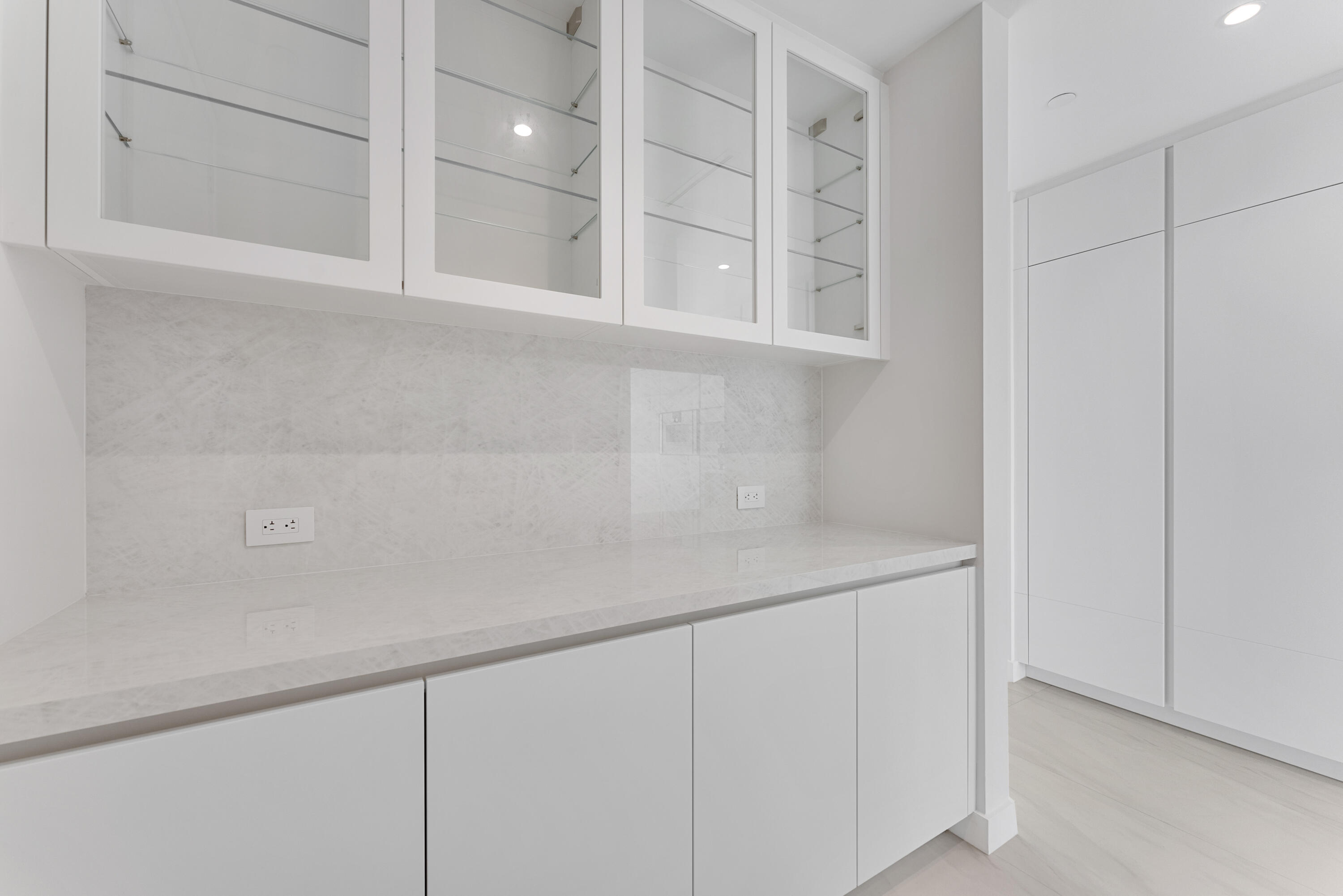 210 Southeast Mizner Boulevard, Unit 301 Boca Raton, FL 33432 - Photo 8 of 65 Butlers Pantry