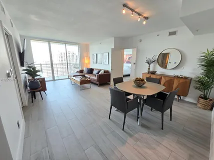 $4,400 | 325 South Biscayne Boulevard, Unit 3719, Miami, FL 33131
