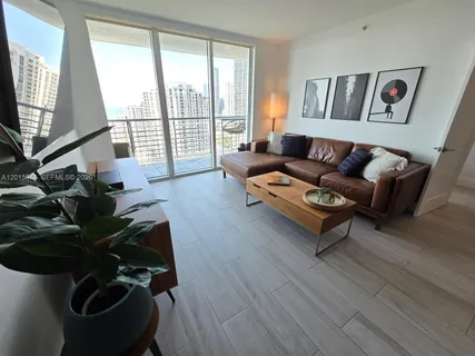 $4,400 | 325 South Biscayne Boulevard, Unit 3719, Miami, FL 33131