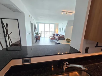 $4,400 | 325 South Biscayne Boulevard, Unit 3719, Miami, FL 33131