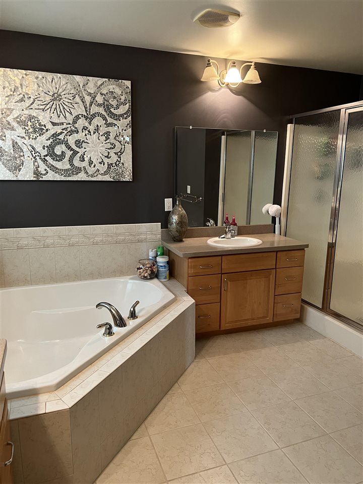 2349 East Cook Road Grand Blanc, MI 48439 - Photo 29 of 37 50074940-28.JPG