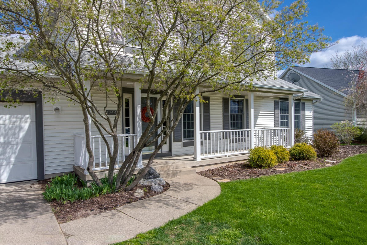 1744 Riva Ridge Drive Southeast Grand Rapids, MI 49546 - Photo 3 of 24 Entry
