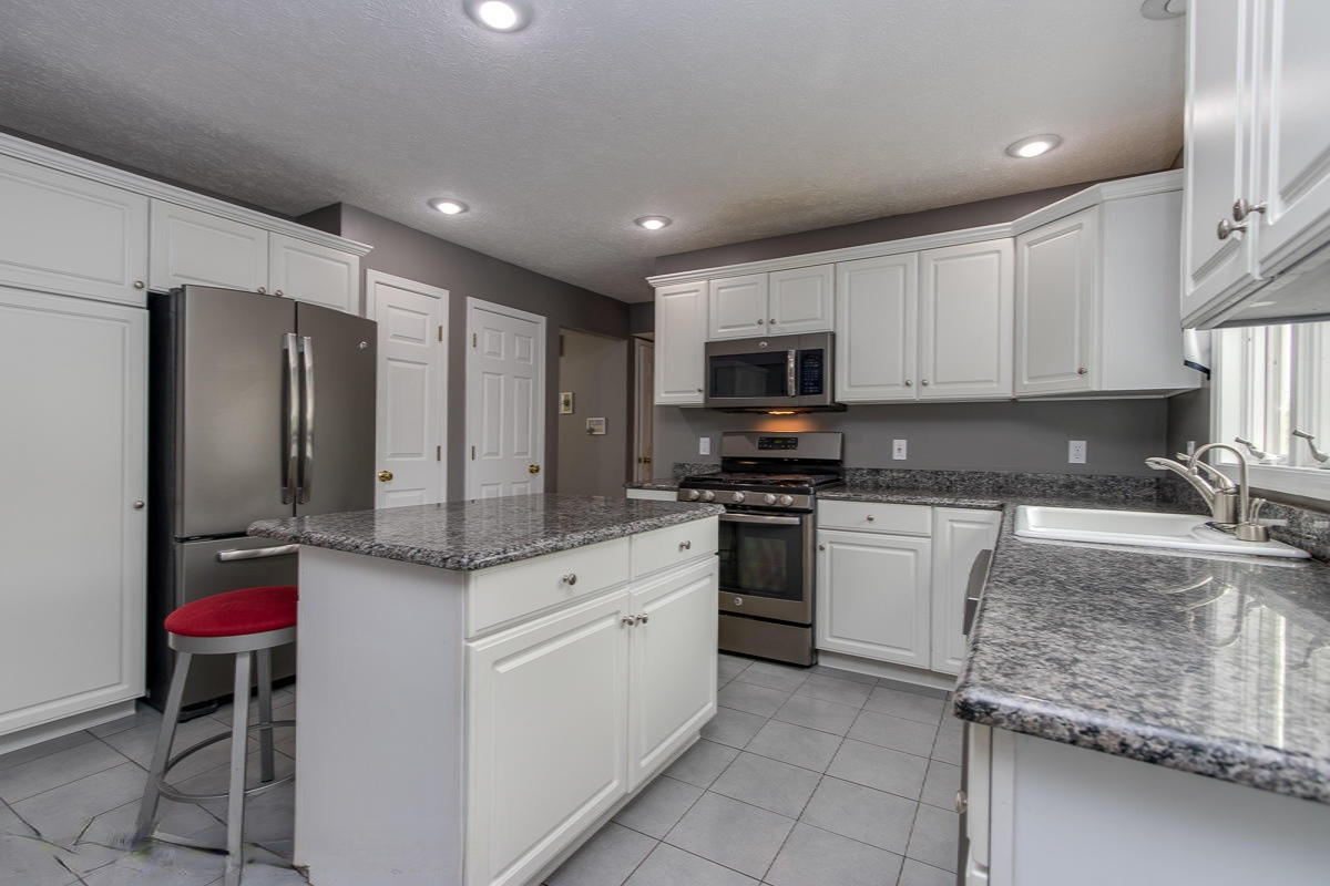 1744 Riva Ridge Drive Southeast Grand Rapids, MI 49546 - Photo 8 of 24 Kitchen