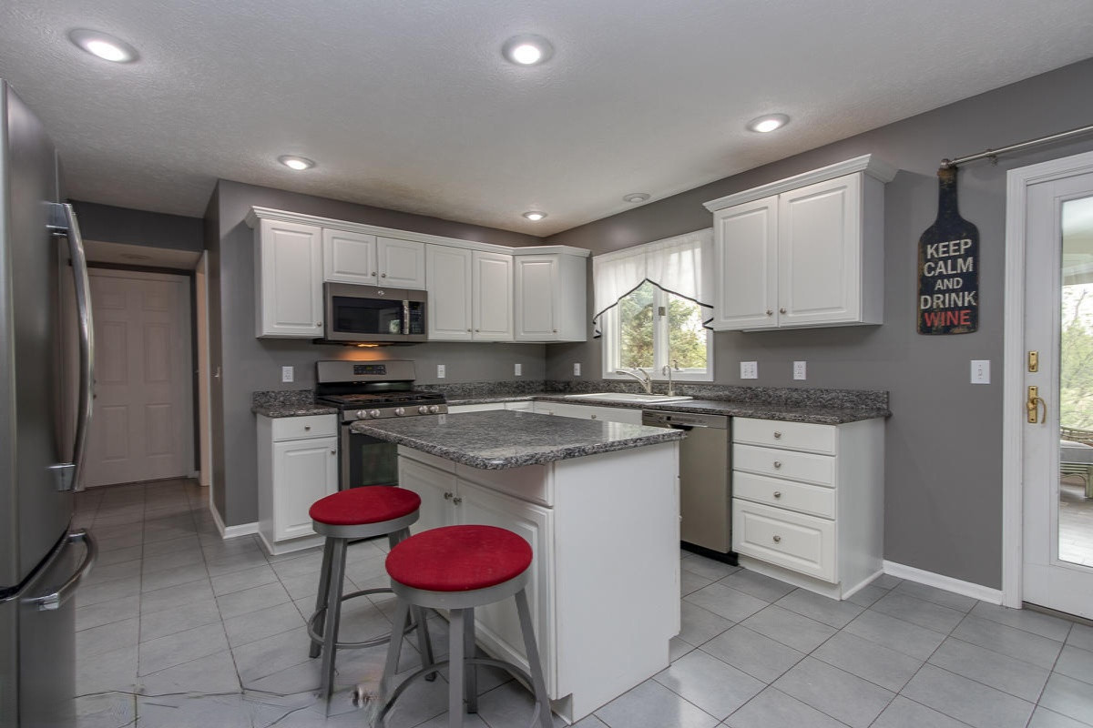 1744 Riva Ridge Drive Southeast Grand Rapids, MI 49546 - Photo 9 of 24 Kitchen