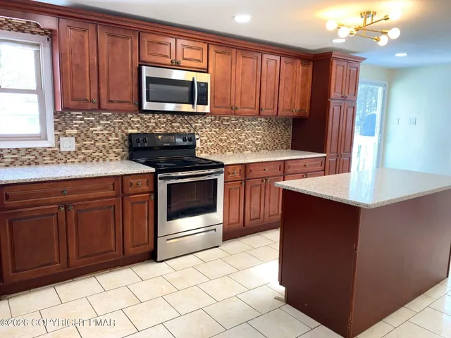 $2,100 | 4633 Burnside Drive, Tobyhanna, PA 18466