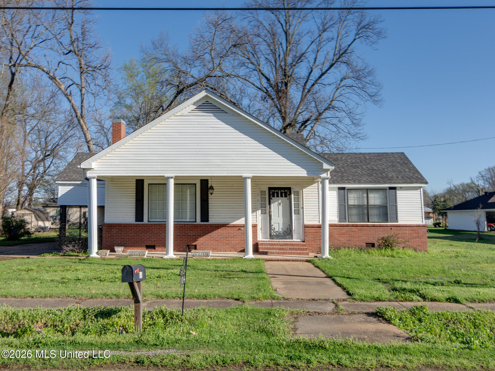 104 East South Avenue Crenshaw, MS 38621 - Photo 1 of 33 104 East South Avenue-2