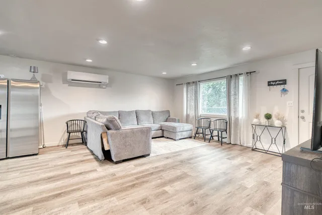 $350,000 | 650-652 Northwest 6th Street, Ontario, OR 97914