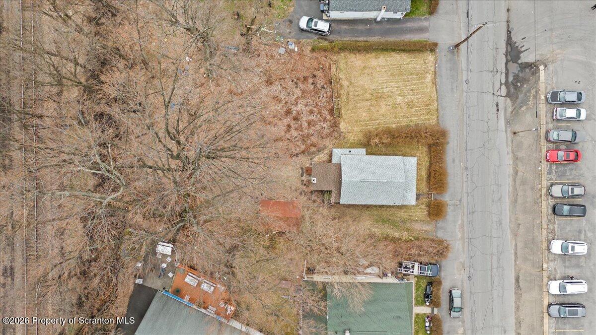 499 Meridian Avenue Scranton, PA 18504 - Photo 7 of 24 a bathroom with a shower