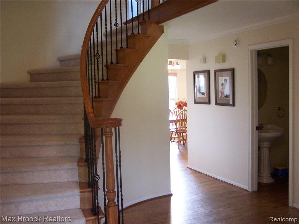 1824 Bromley Lane Rochester, MI 48306 - Photo 5 of 14 Foyer and Staircase/Hardwood