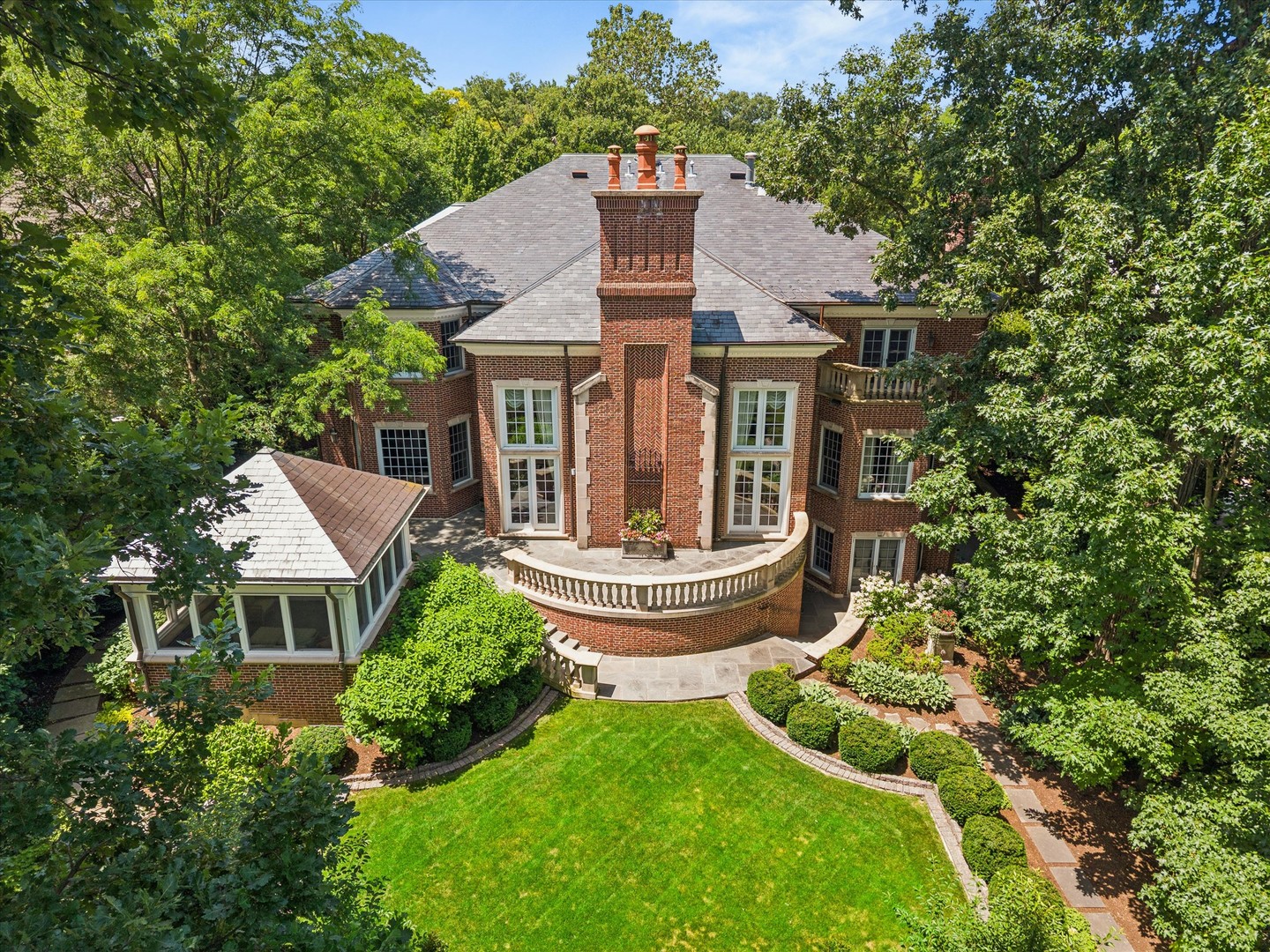 665 Plumtree Road Glen Ellyn, IL 60137 - Photo 2 of 78 Gallery Image 2