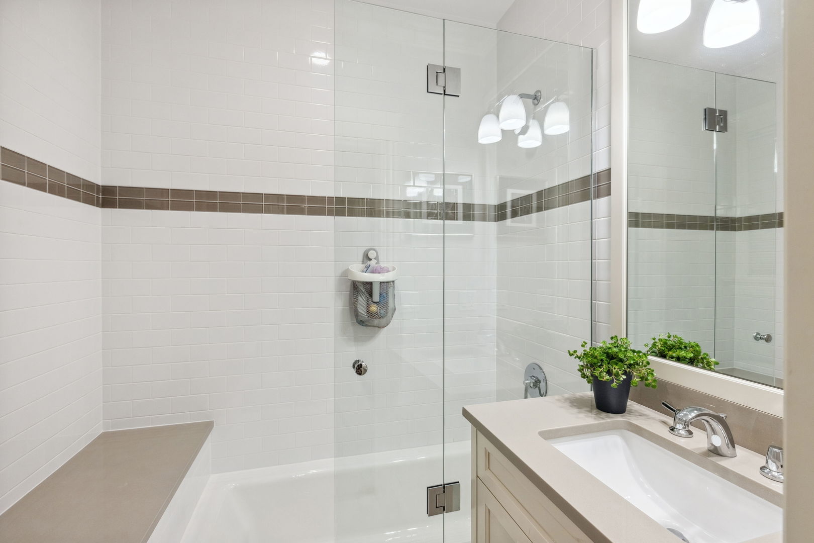 923 Harvard Lane Wilmette, IL 60091 - Photo 25 of 42 a bathroom with a sink and a mirror