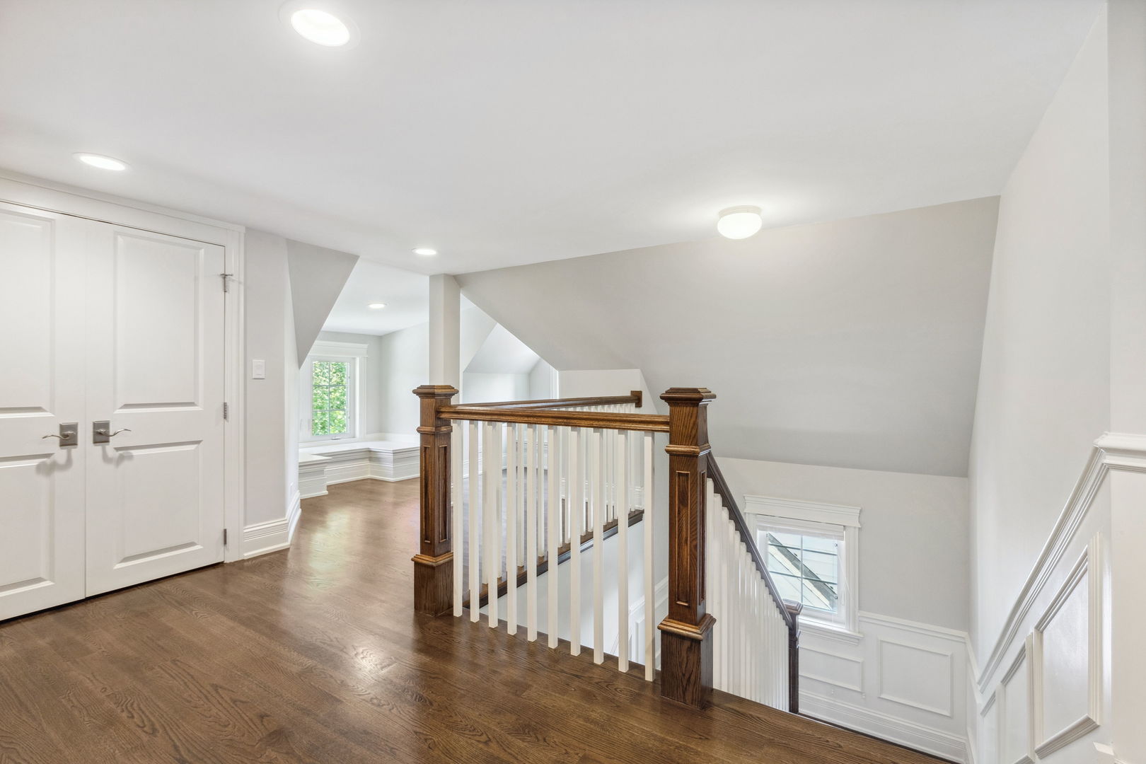 923 Harvard Lane Wilmette, IL 60091 - Photo 29 of 42 a view of a hallway with staircase