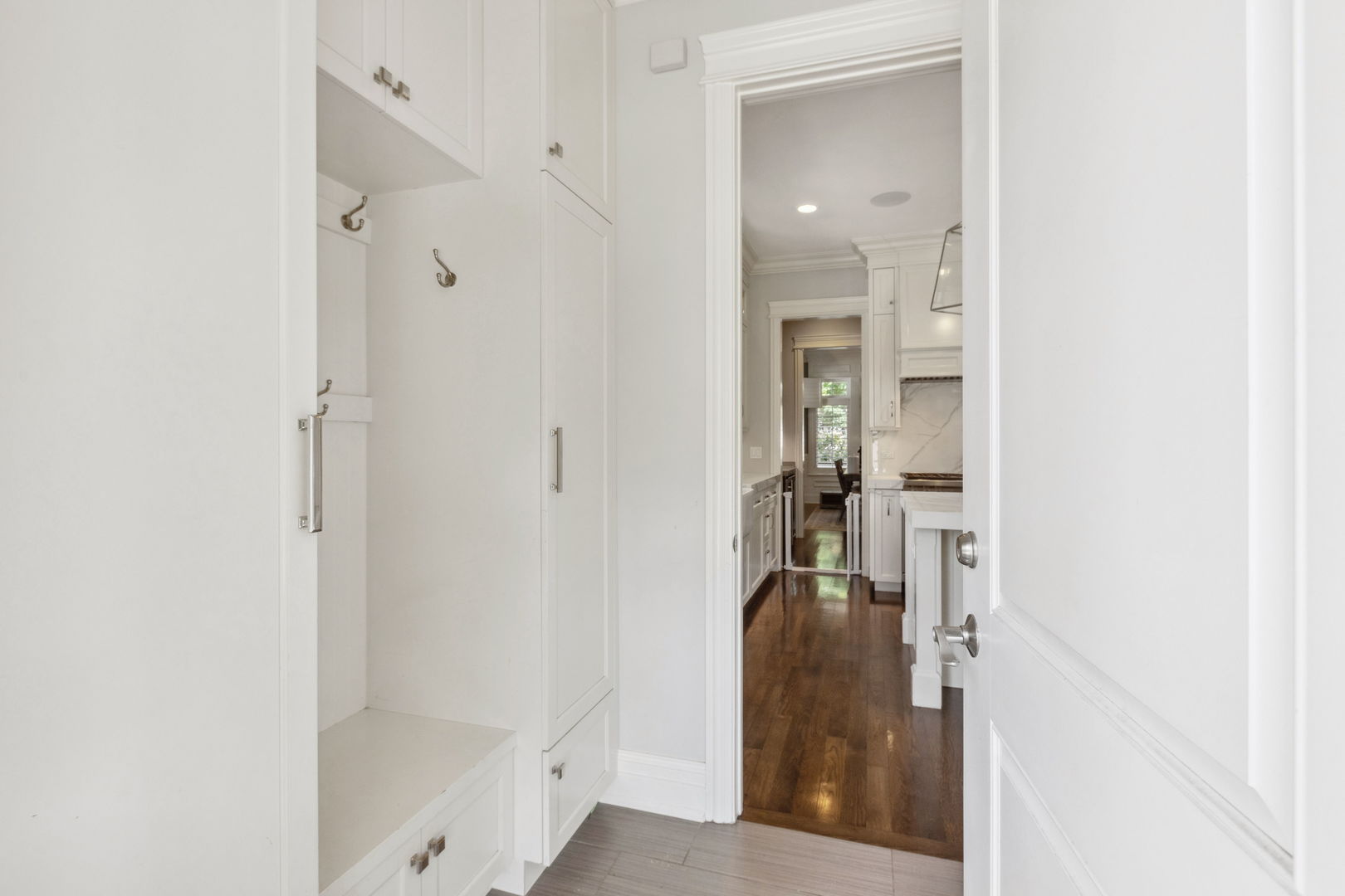 923 Harvard Lane Wilmette, IL 60091 - Photo 38 of 42 a en suite bathroom with a shower