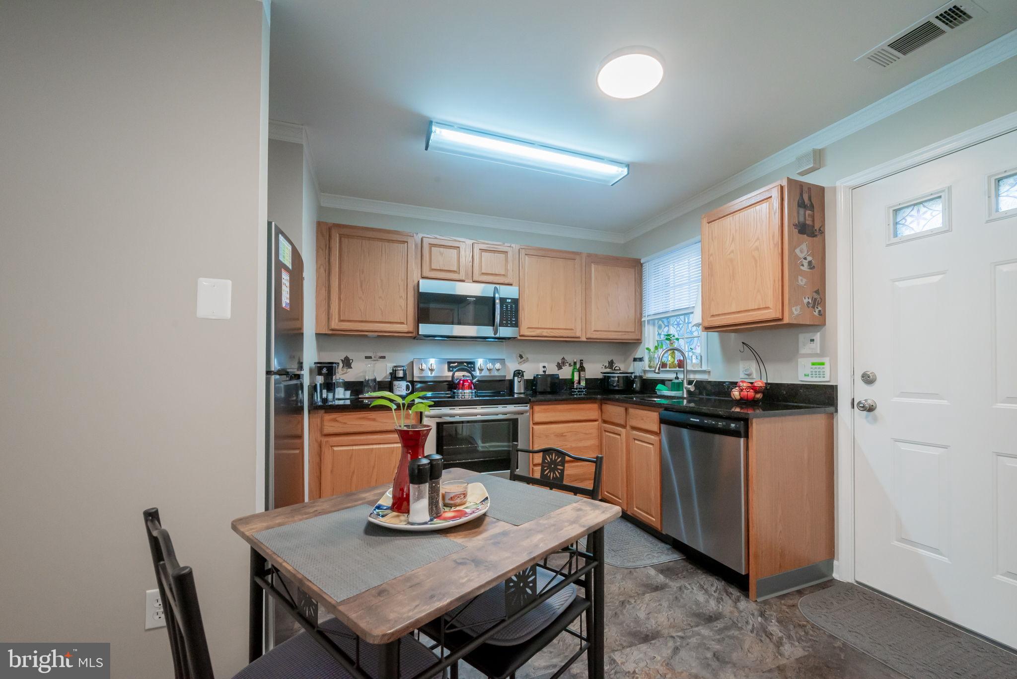 48 East Village Road Newark, DE 19713 - Photo 13 of 25 Kitchen is Eat-in