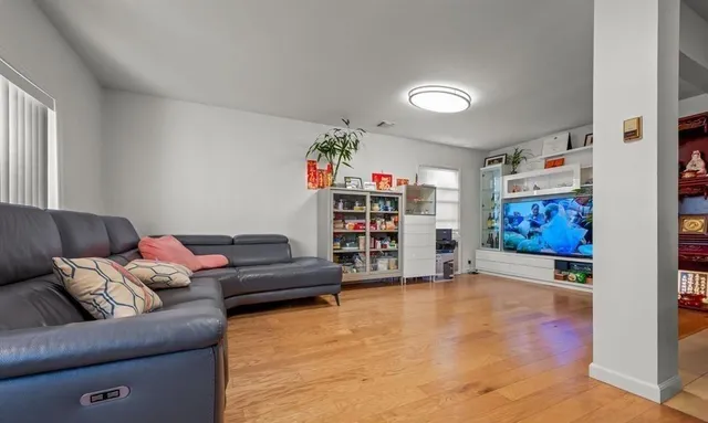 $679,000 | 669 West Fingerboard Road | Grasmere