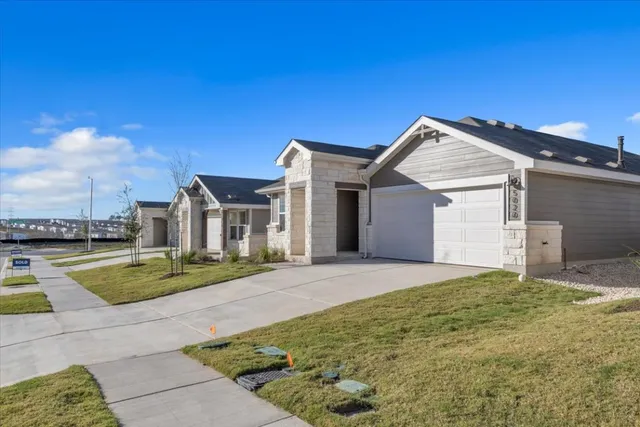 $2,300 | 5020 Hazelnut Lane, Del Valle, TX 78617