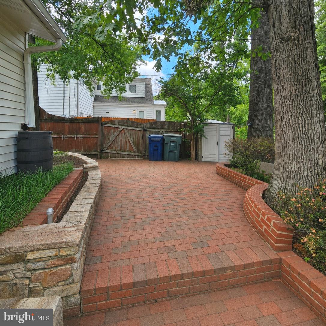 3304 Circle Hill Road Alexandria, VA 22305 - Photo 30 of 32