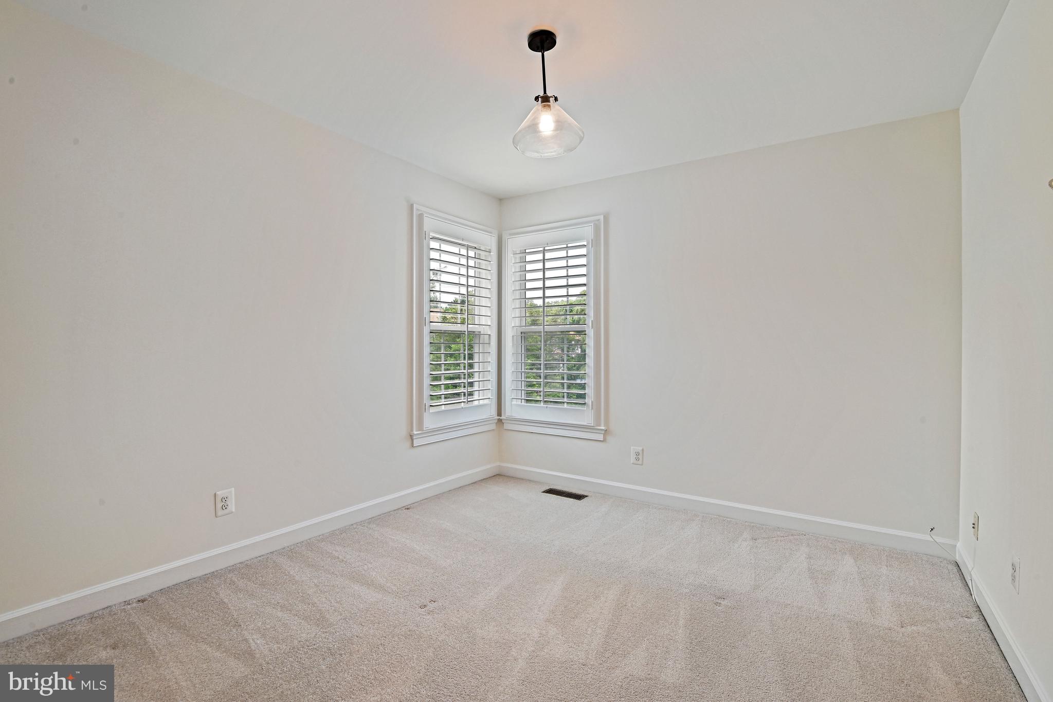 9733 Hidden Valley Road Vienna, VA 22181 - Photo 45 of 70