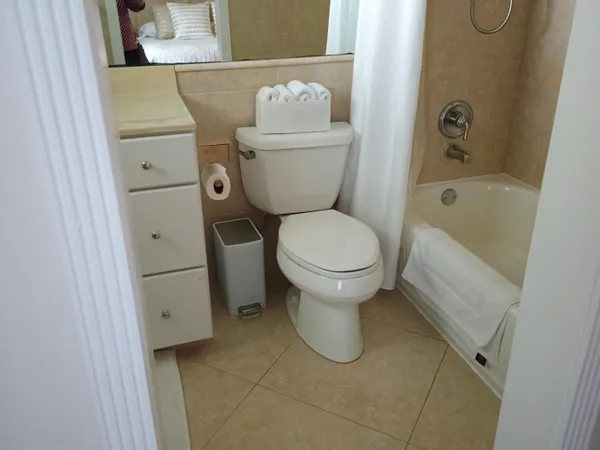 $3,000 | 5520 North Ocean Boulevard, Unit 208, Ocean Ridge, FL 33435