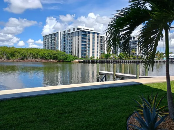 $3,000 | 5520 North Ocean Boulevard, Unit 208, Ocean Ridge, FL 33435