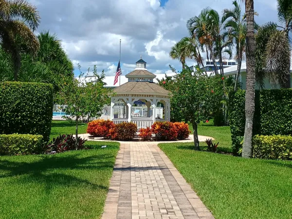 $3,000 | 5520 North Ocean Boulevard, Unit 208, Ocean Ridge, FL 33435