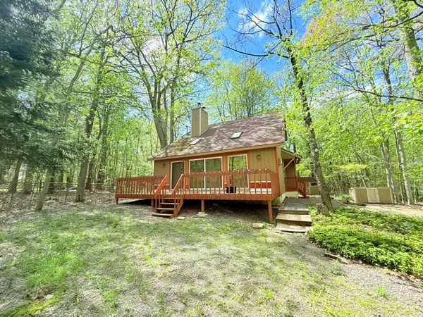 $1,900 | 111 Red Maple Lane, Tobyhanna, PA 18466