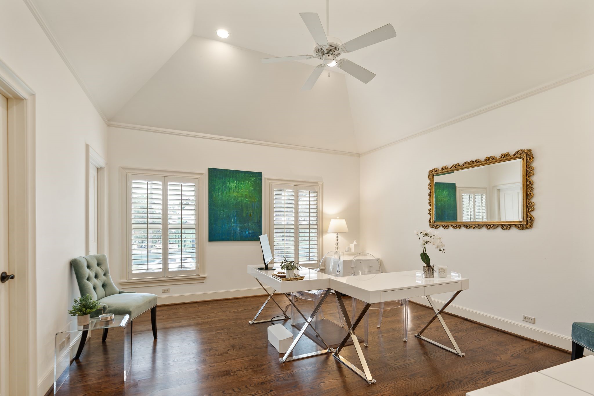 11402 Taylorcrest Road Houston, TX 77024 - Photo 28 of 44 Generously sized secondary bedroom #2 features a soaring vaulted ceiling, hardwood flooring & recessed lighting. Windows w/ plantation shutters provide excellent natural light, while a ceiling fan adds comfort. An oversized walk-in closet offers exceptional storage. To the left is the connected bath.