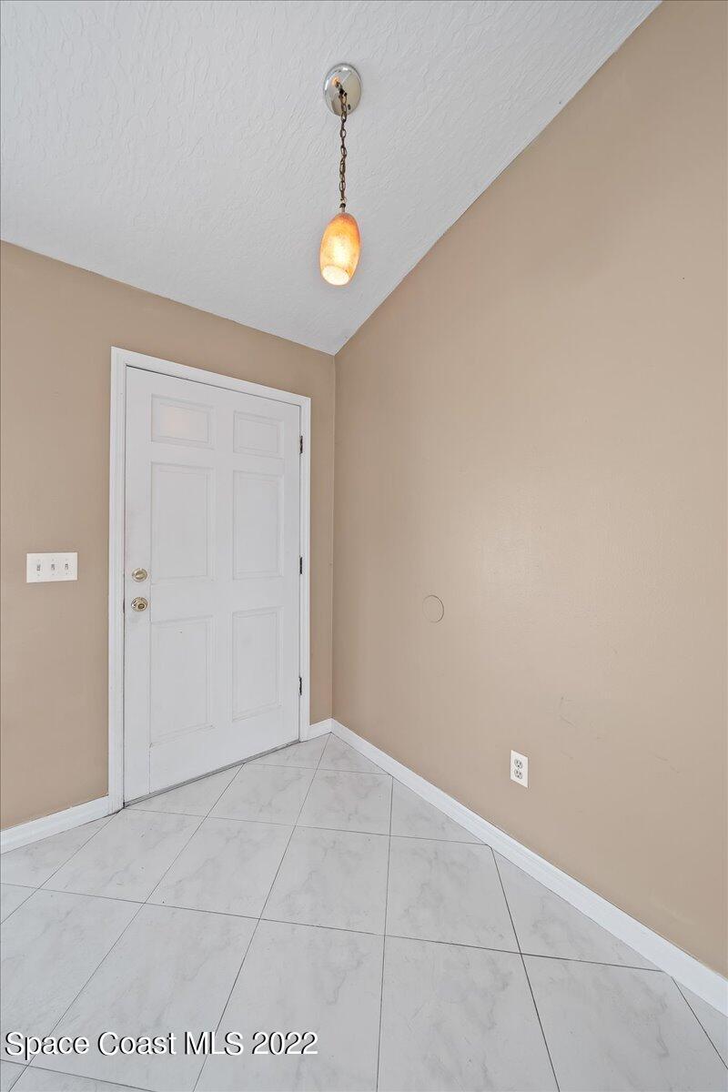 789 Rostock Circle Northwest Palm Bay, FL 32907 - Photo 6 of 34 Front Door, Inside
