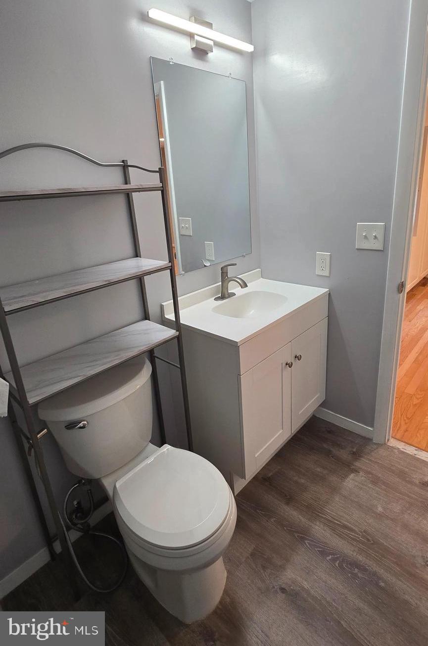 5987 Clerkenwell Court Burke, VA 22015 - Photo 25 of 41 Master Bath