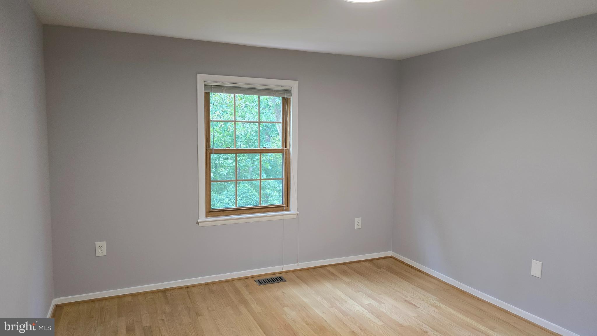 5987 Clerkenwell Court Burke, VA 22015 - Photo 28 of 41 an empty room with a window