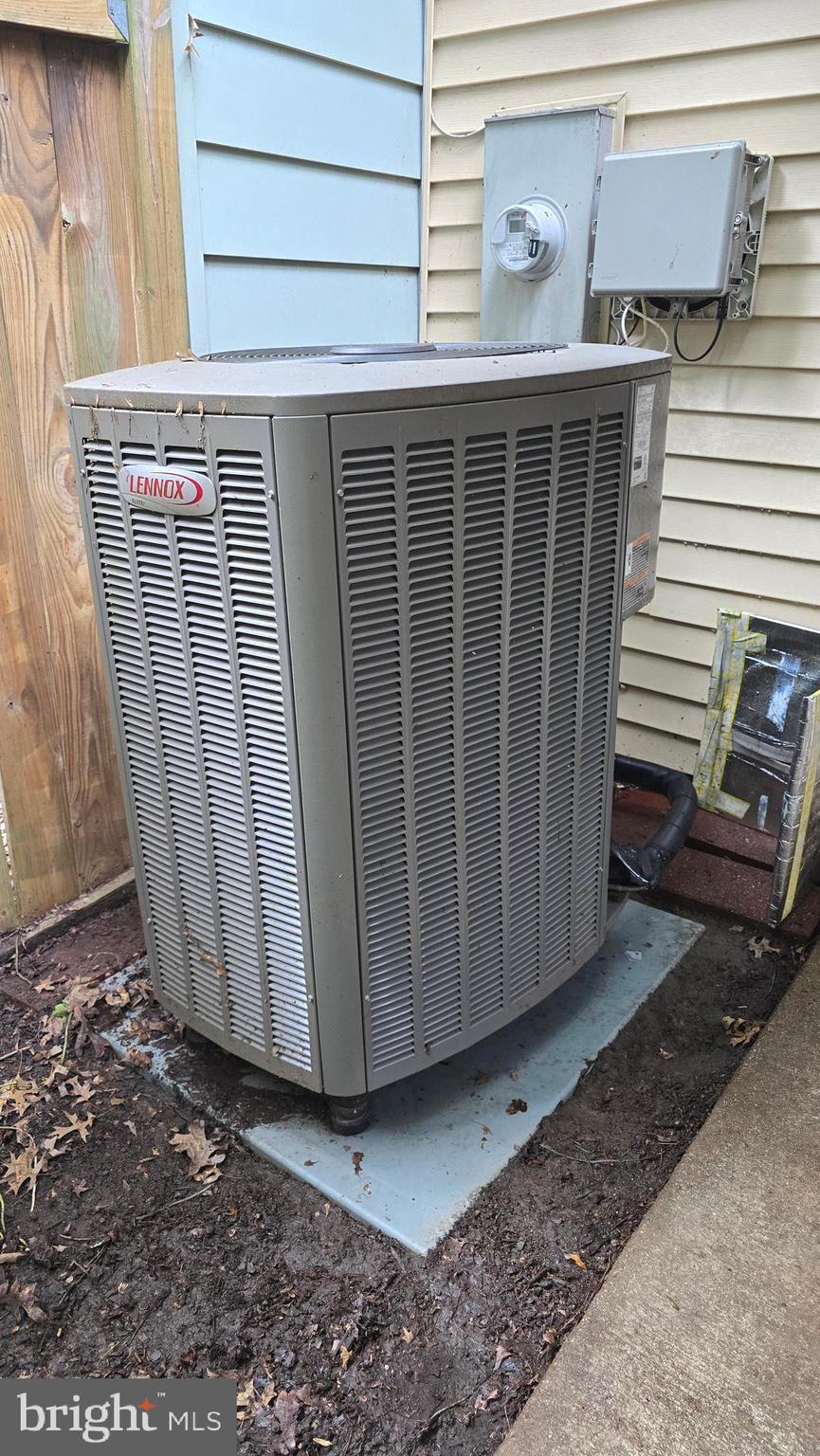 5987 Clerkenwell Court Burke, VA 22015 - Photo 41 of 41 a view of a wooden door