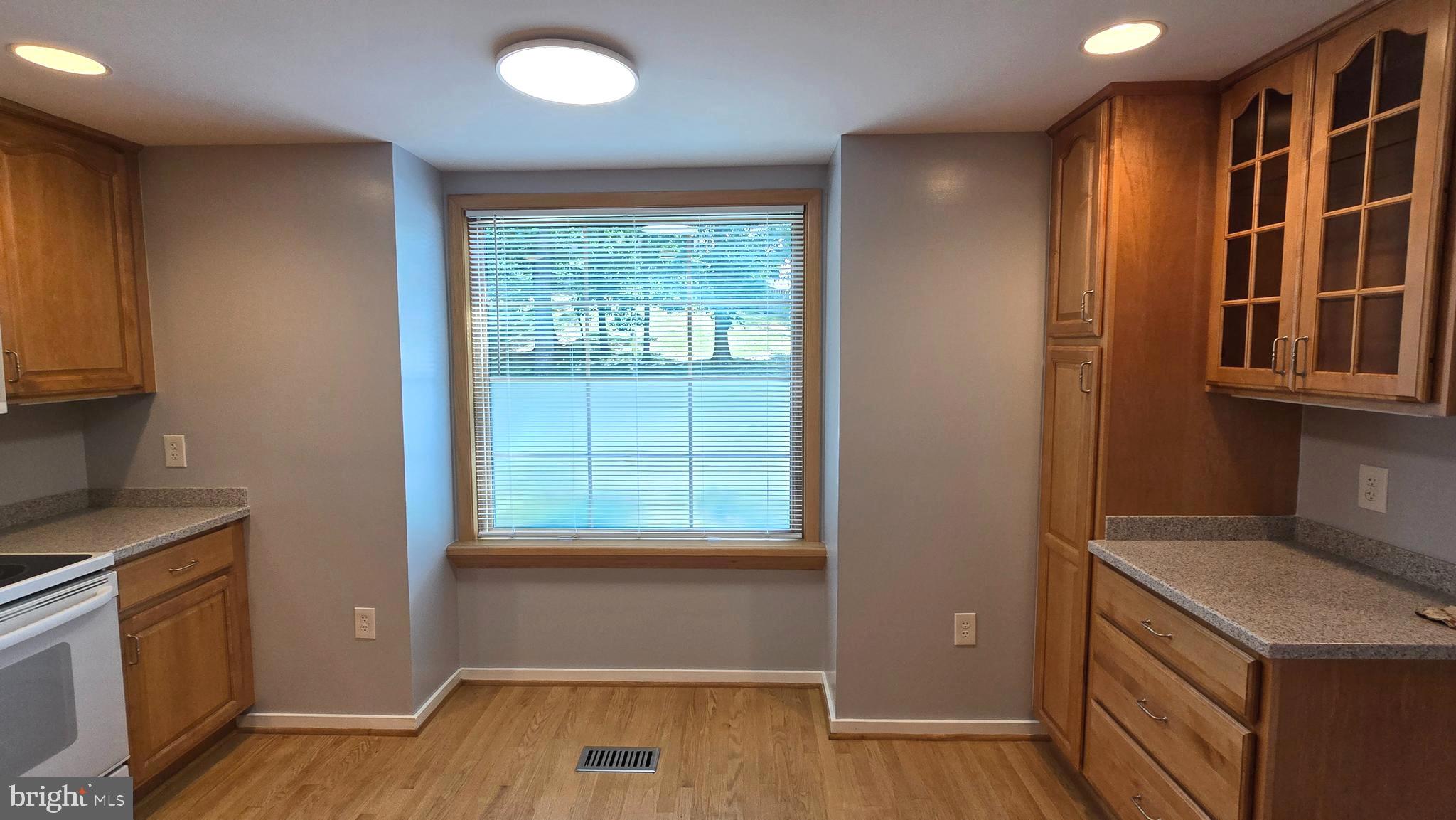 5987 Clerkenwell Court Burke, VA 22015 - Photo 6 of 41