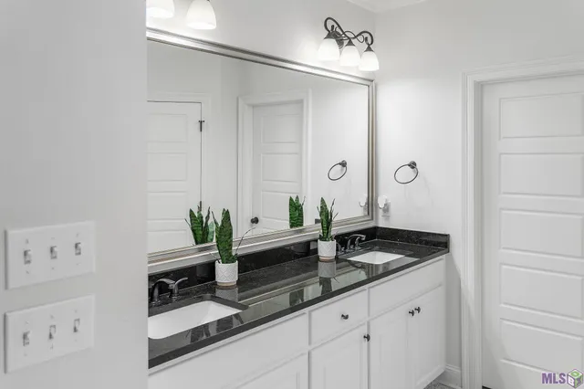 $365,000 | 43306 Pond View Drive, Prairieville, LA 70769