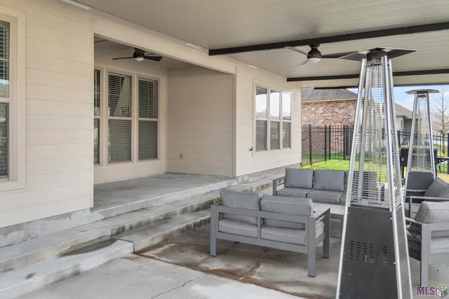 $365,000 | 43306 Pond View Drive, Prairieville, LA 70769