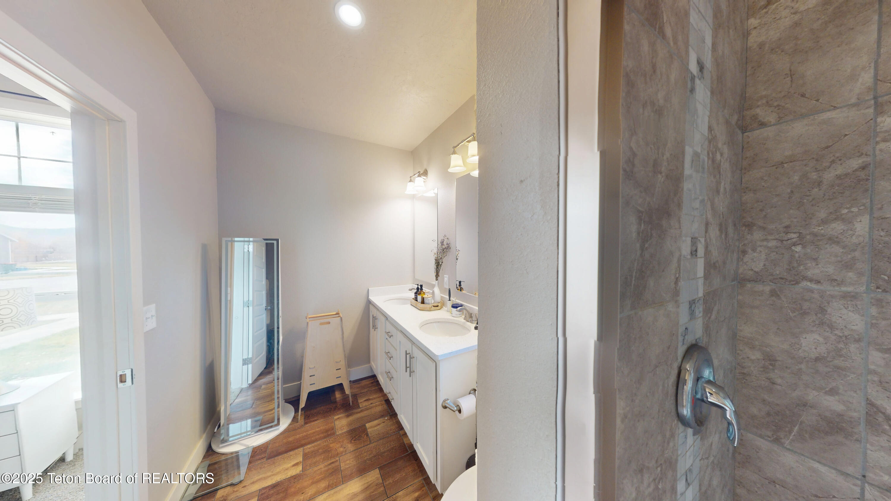 3833 Wood Road Victor, ID 83455 - Photo 13 of 21 Bath-1