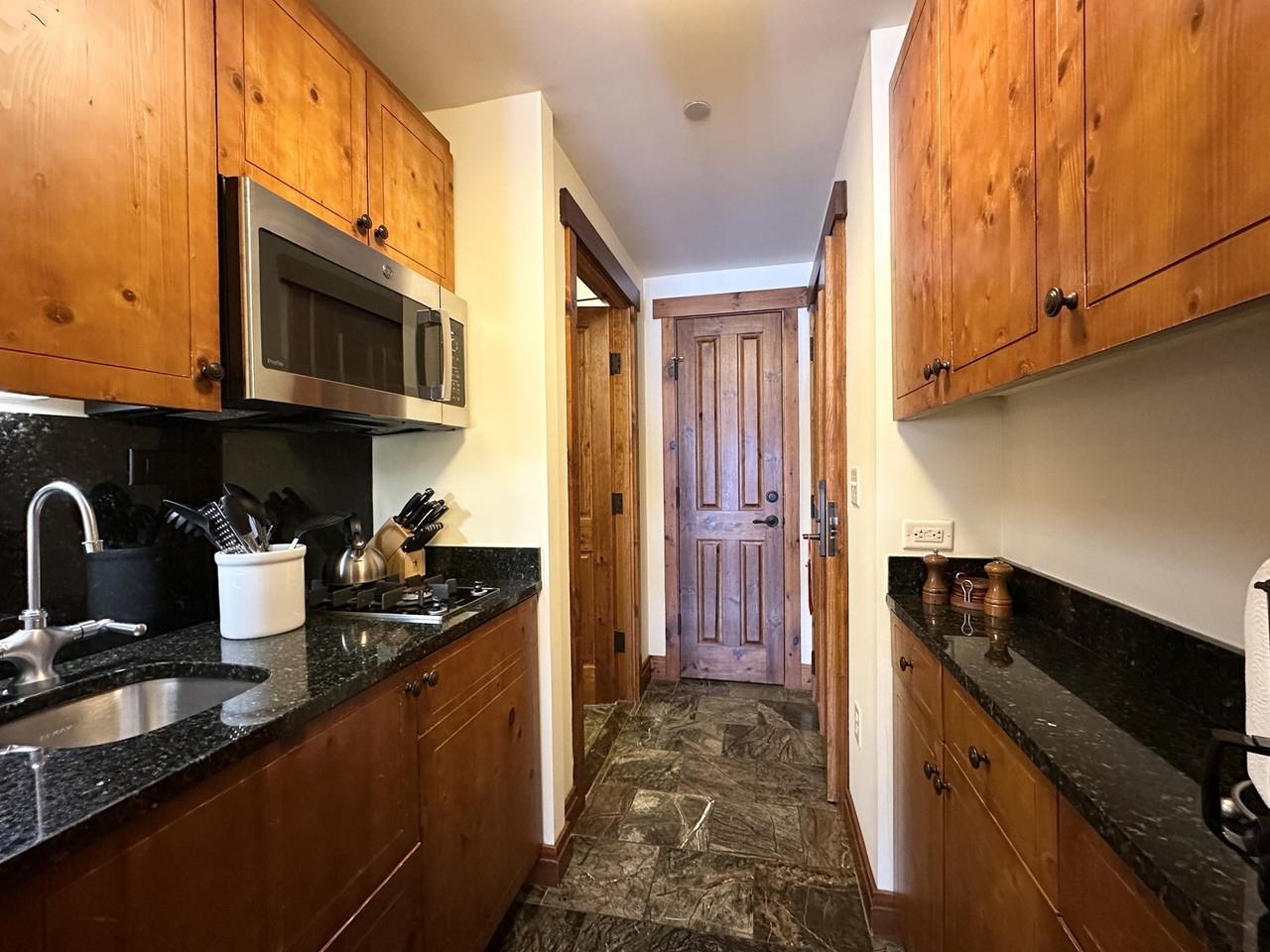 7412 Mountain Road, Unit 301 Stowe, VT 05672 - Photo 8 of 30 Gallery Image 8