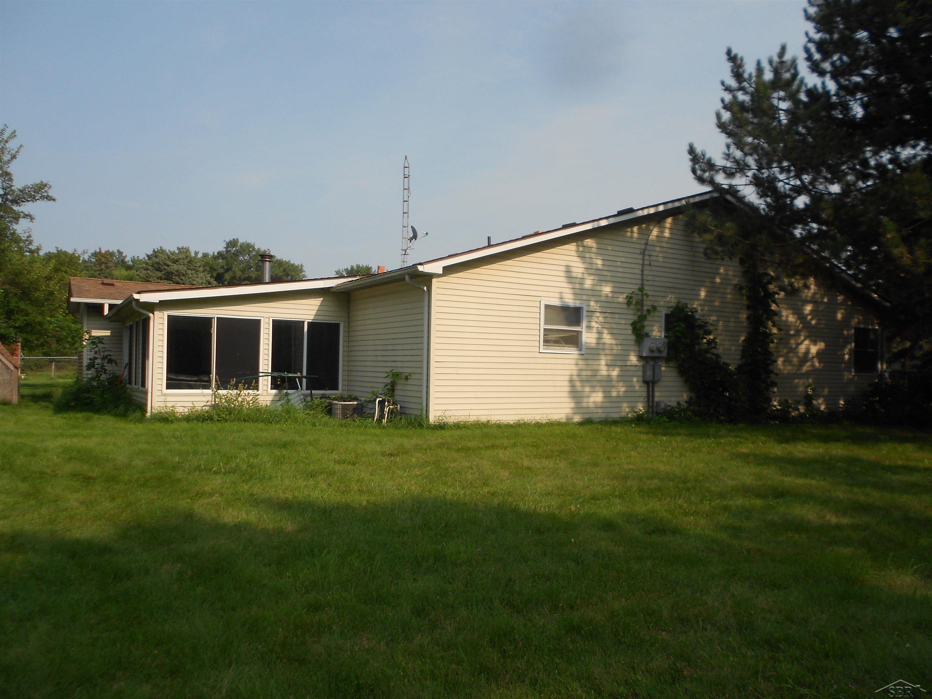 1868 Alcott Road Saginaw, MI 48604 - Photo 11 of 11 50120382-10.JPG