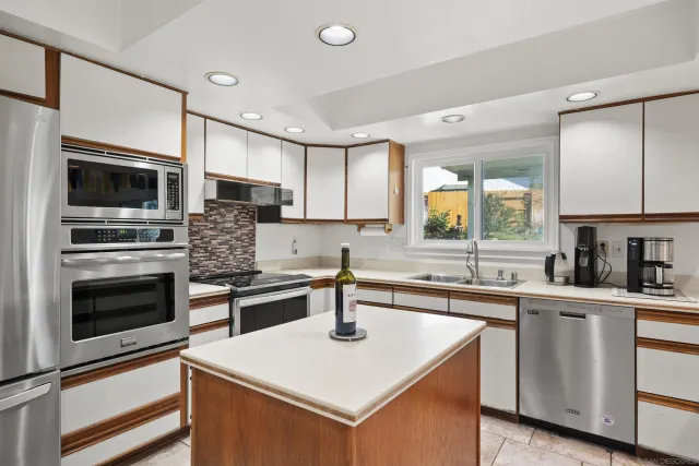 $1,700,000 | 4545 Benhurst Avenue, San Diego, CA 92122