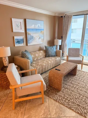 $3,200 | 6917 Collins Avenue, Unit 506, Miami Beach, FL 33141