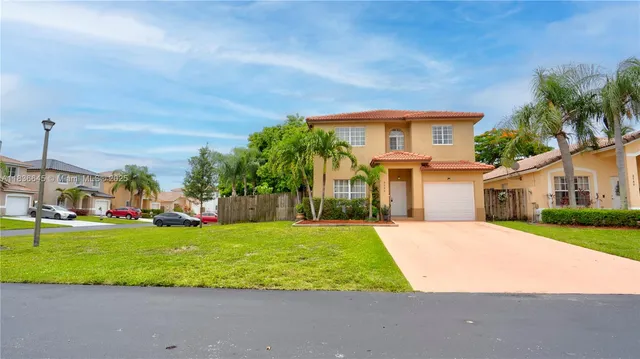 a front view of house with yard
