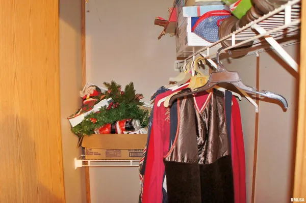 $129,900 | 6752 South US 45 Road, Brookport, IL 62910