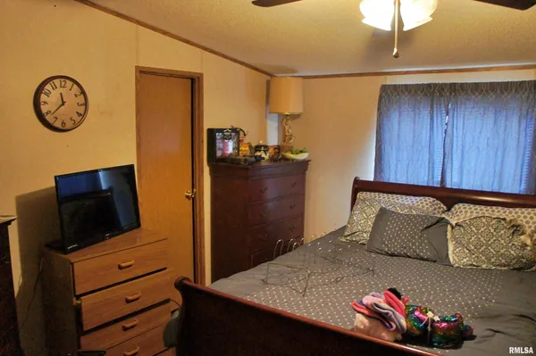 $129,900 | 6752 South US 45 Road, Brookport, IL 62910