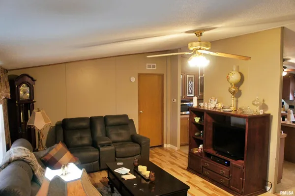 $129,900 | 6752 South US 45 Road, Brookport, IL 62910