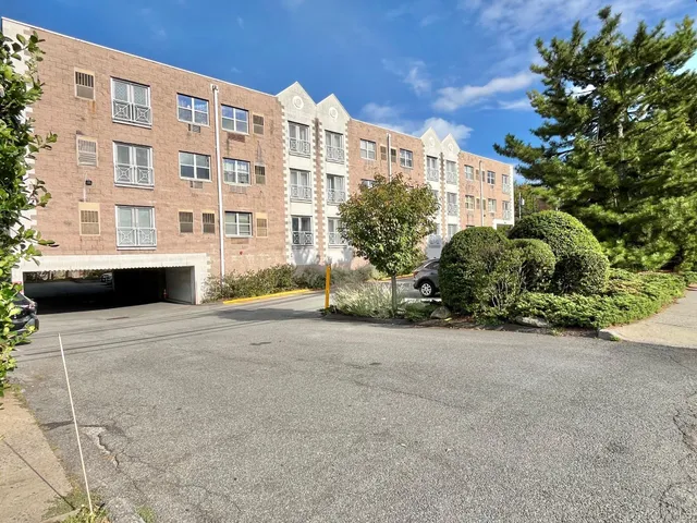 $2,295 | 501 North Barry Avenue, Unit 1K, Mamaroneck, NY 10543