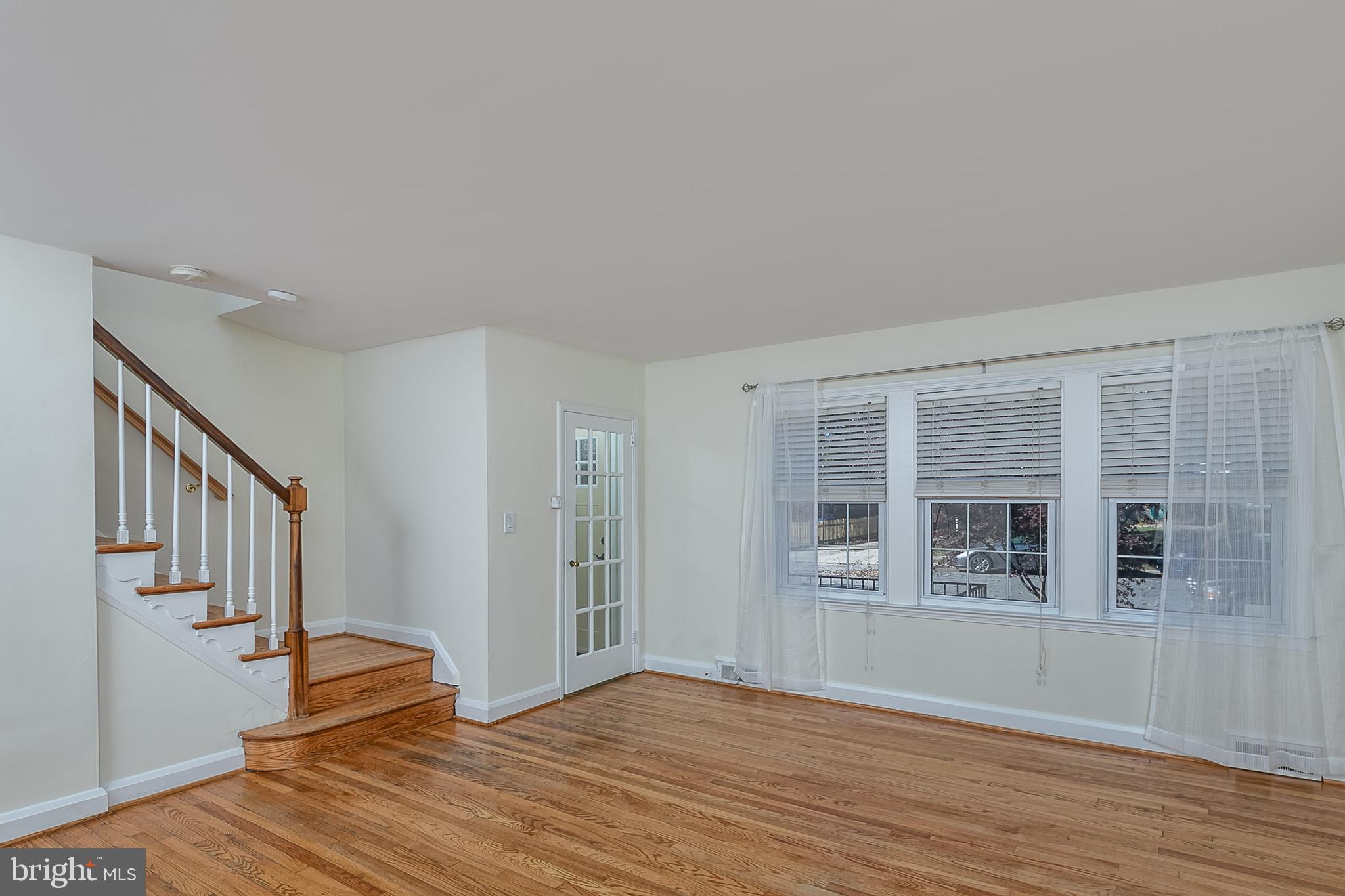 1838 Glen Ridge Road Baltimore, MD 21286 - Photo 7 of 34 Living Room