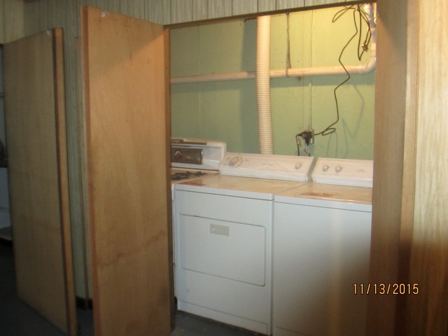 2223 Garden Road Aurora, IL 60506 - Photo 10 of 12 a bathroom with a sink and a mirror