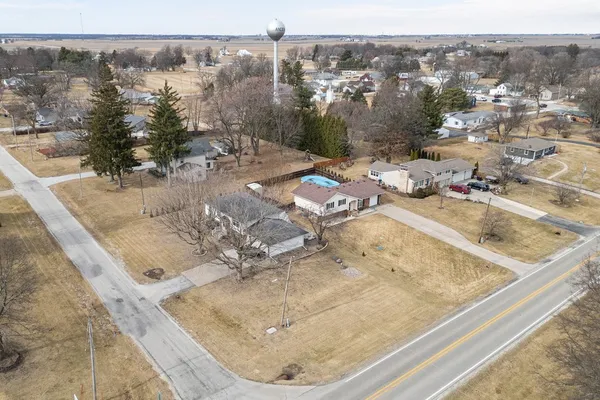 $220,000 | 506 6th Street, Lynn Center, IL 61262