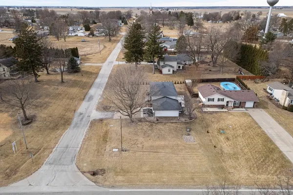 $220,000 | 506 6th Street, Lynn Center, IL 61262