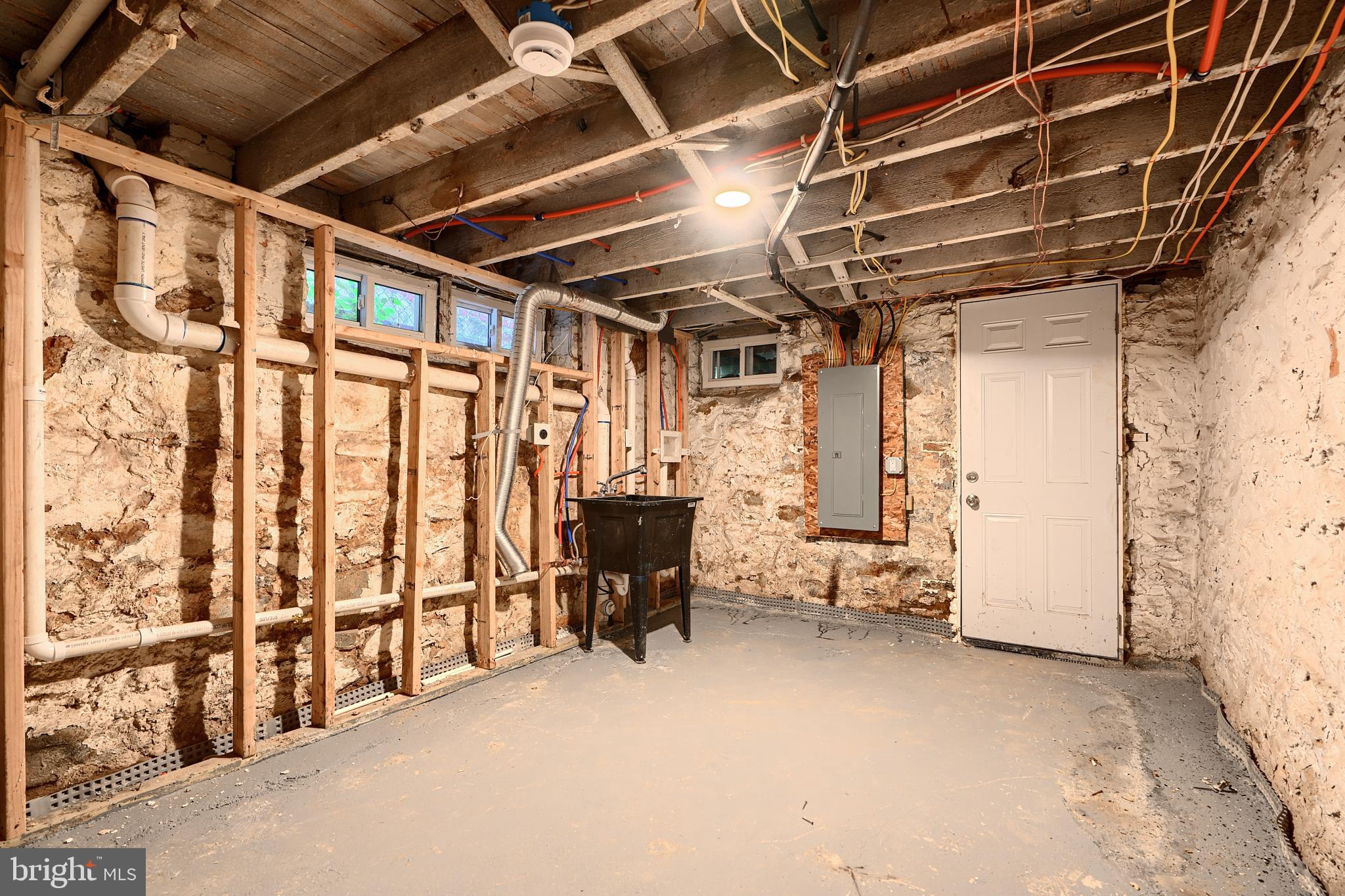 605 North Rosedale Street Baltimore, MD 21216 - Photo 27 of 34 interior