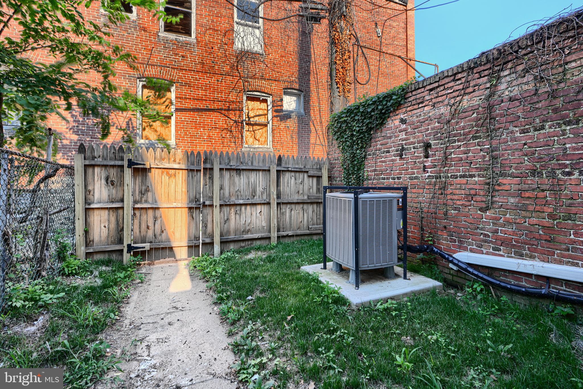 605 North Rosedale Street Baltimore, MD 21216 - Photo 30 of 34 Backyard